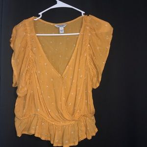 Adorable yellow blouse